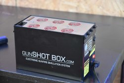 Test: GunSHOT BOX – Schussgeräusche für das realistische Training professioneller Waffenanwender GunSHOT BOX mit Munitionskiste als Gehäuse.