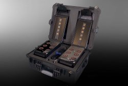 Test: GunSHOT BOX – Schussgeräusche für das realistische Training professioneller Waffenanwender Zwei GunSHOT BOX-Einheiten im Storm Case.