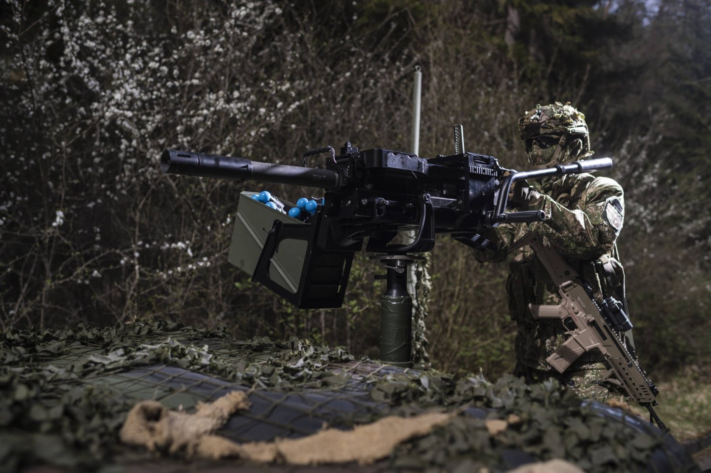 Neuer Millionenauftrag: Bundeswehr beschafft Fahrzeugbewaffnung bei Heckler & Koch Granatmaschinenwaffe auf einem Armeefahrzeug