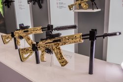 Neuheiten von Kalaschnikow 2016 Sturmgewehre Kalaschnikow AK-12 und AK-15