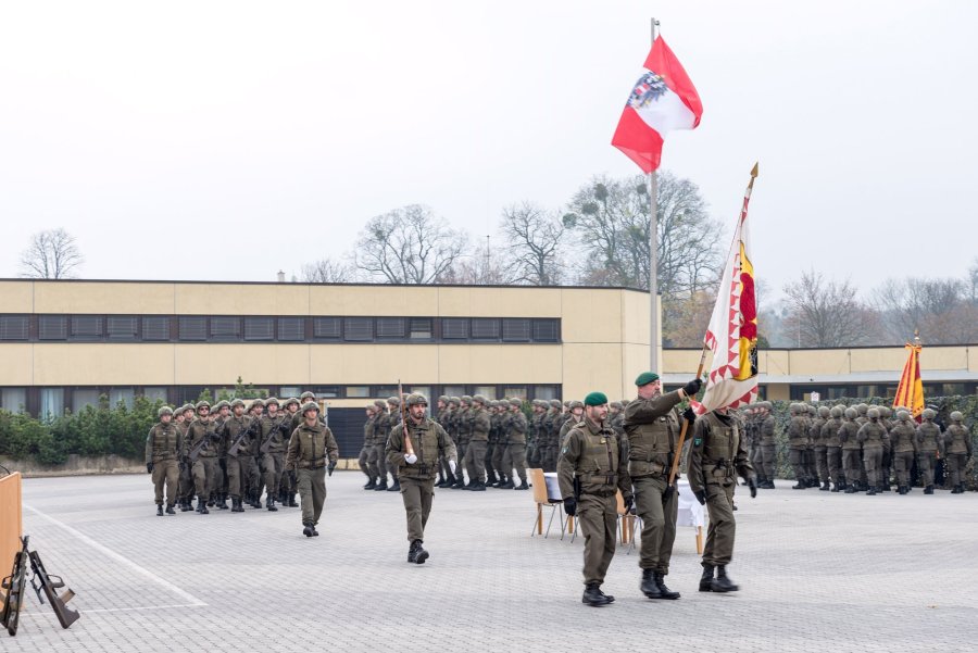 Kooperation zwischen dem Österreichischen Bundesheer und der RUAG Ammotec Austria Bild zeigt Ausmarsch der Ehrenkompanie des Österreichischen Bundesheeres in der Heerestruppenschule in Bruckneudorf (Burgenland).