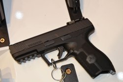 Neuheiten der MILIPOL 2017 in Paris IWI Massada Pistole