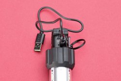 Nextorch ND30B – elektronischer Irritationskörper: Die Flashbang zum Wiederaufladen Nextorch ND30B mit Ladekabel.