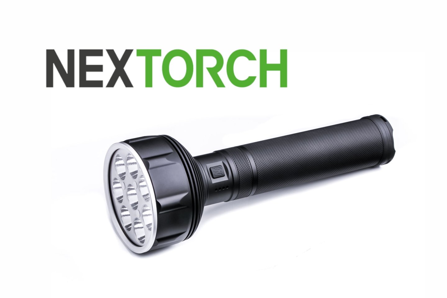 Neu von Nextorch: Der Handscheinwerfer Saint Torch 31 für 2021 mit 20.000 ANSI-Lumen und hoher Reichweite Aufmacher: Nextorch Saint Torch 31 komplett von vorne.