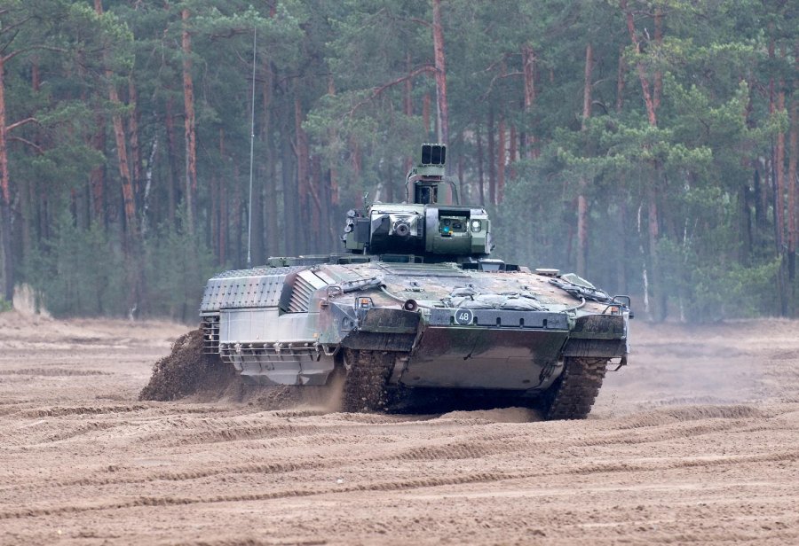 Rheinmetall erweitert Schützenpanzer Puma der Bundeswehr Schützenpanzer Puma bei Manöver