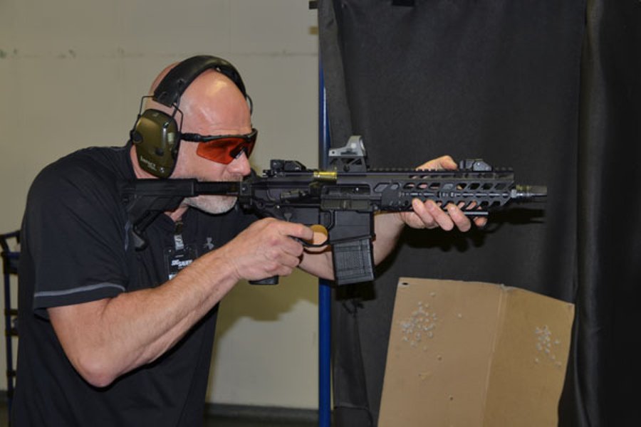 SIG Sauer zieht sich aus Bundeswehr-Ausschreibung zurück SIG Sauer MCX Sturmgewehr im Test