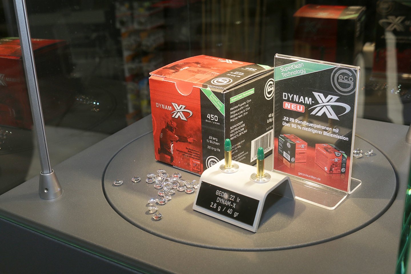 Neue GECO Munition für IPSC Shooting 2016 GECO .22lr DYNAM-X in Vitrine auf IWA 2016