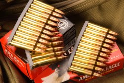 GECO .223 Rem GECO .223 Remington Munition liegt auf der Verpackung.