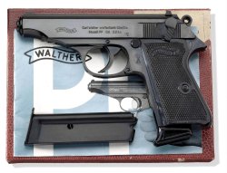 Know-how mit all4shooters: Was Sie über das deutsche Beschussrecht und Ihre Schusswaffen wissen müssen Walther PPK im Kaliber .22 l.r.