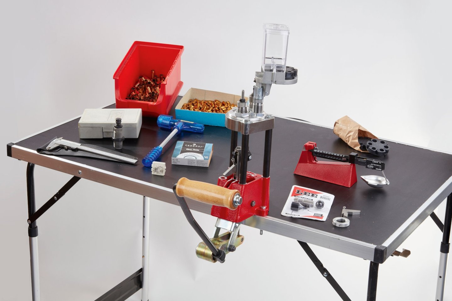 Wiederladen für Einsteiger mit der Lee-Turret-Presse – Schwerpunkt Kurzwaffe Lee Turret-Presse mit Zubehör.
