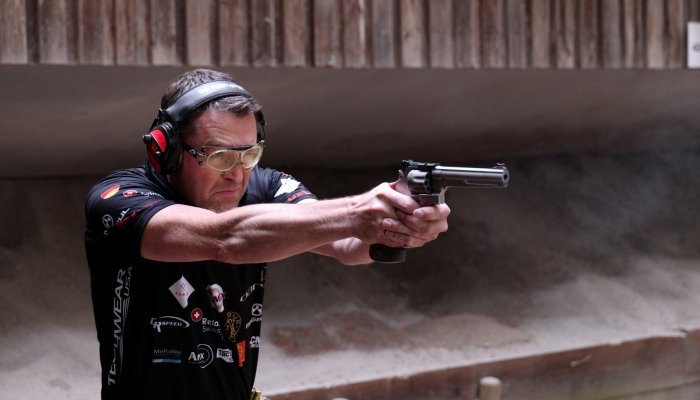 geco: GECO IPSC-Teamschütze Sascha Back – mit Revolver, Pistole und dem Selbstladegewehr weltweit erfolgreich