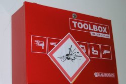 Wiederladen: Was Einsteiger alles vor dem selbstständigen Herstellen ihrer Munition beachten sollten. Stabiles Blechbehaeltnis fuer Treibmittelaufbewahrung zum wiederladen von munition