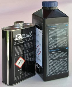 Wiederladen: Was Einsteiger alles vor dem selbstständigen Herstellen ihrer Munition beachten sollten. Unterschiedlich große pulverDosen bei nahezu gleichem Inhalt fuer Treibmittel zum wiederladen von munition