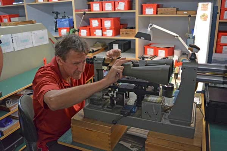 70 Jahre Steiner Optik - Zielfernrohre Made in Germany Endkontrolle Steiner Fernglas