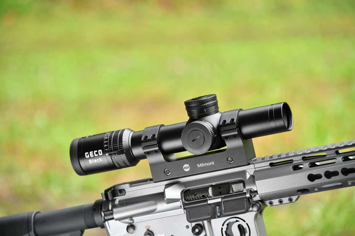 Test: GECO Black 1-8x24i Tac Zielfernrohr für Sportschützen GECO Black 1-8x24i Tac Zielfernrohr auf Schmeisser Dynamic