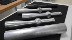 Wie entsteht ein MINOX Zielfernrohr? Mehrere Rohrkörper im Rohzustand