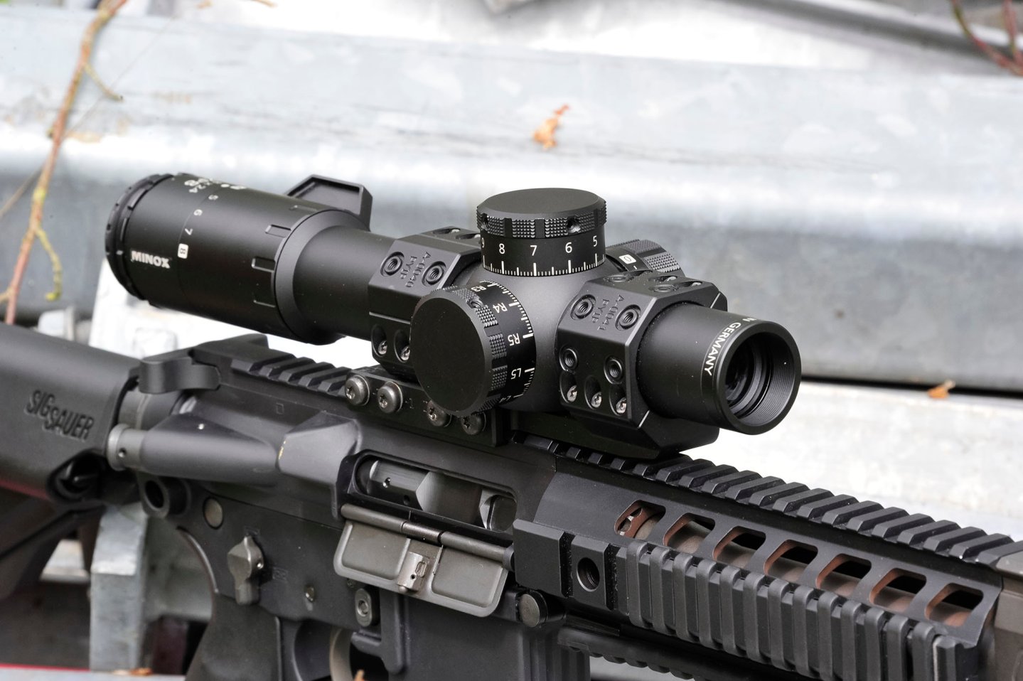 Zielfernrohr von MINOX auf Gewehr