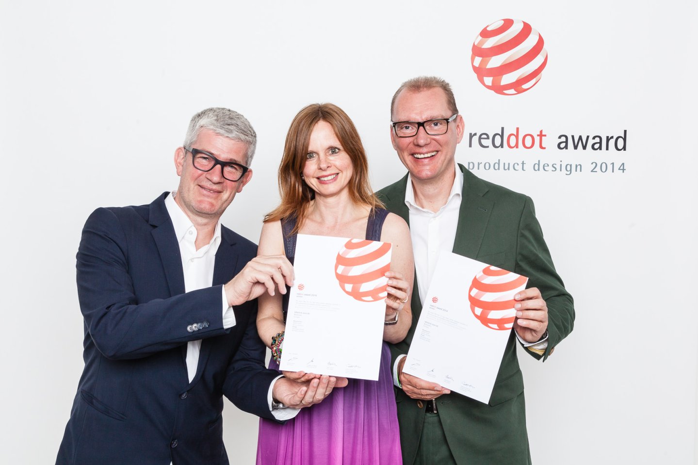 RED DOT Award 2014: Designpreis für MINOX BL 8x44 HD RED DOT Award 2014: Designpreis für MINOX BL 8x44 HD