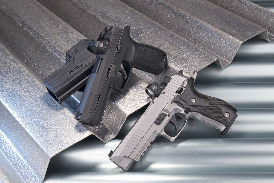 Heribert Bettermann übersandte dieses SIG-Sauer-Duo, oben P 320 Fullsize, unten P 226 X5 Allround, beide jeweils mit SIG Sauer Red Dot Romeo1. Heribert Bettermann übersandte dieses SIG-Sauer-Duo, oben P 320 Fullsize, unten P 226 X5 Allround, beide jeweils mit SIG Sauer Red Dot Romeo1.