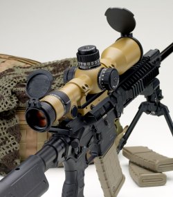 Test: Hensoldt 3.5-26x56 FF Zielfernrohr Hensoldt Zielfernrohr RAL auf Selbstladebüchse
