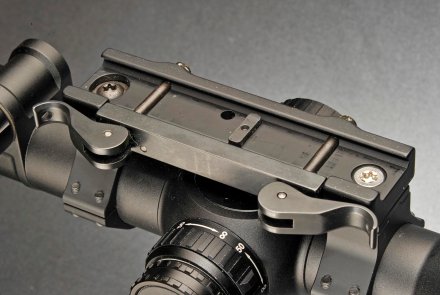 Test: Hensoldt 3.5-26x56 FF Zielfernrohr Befestigung Hensoldt Zielfernrohr