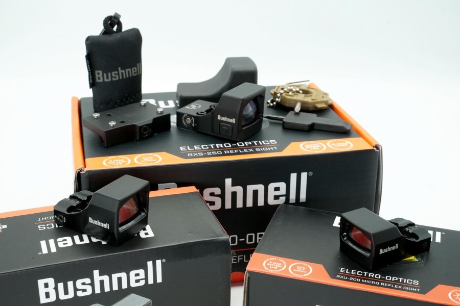 Im Praxistest: Die Leuchtpunktzielgeräte Bushnell RXS-250, RXC-200 und RXU-200  Bushnell RXS-250, RXC-200 und RXU-200 mit ihrer jeweiligen Verpackung.