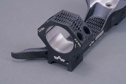 Im Detail: Die EAW Black-Line Ultralight Aluminium 3D-Druck-Montage – Geniales aus Gerbrunn Markierungen an der EAW 3D-Montage.