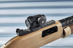 GPO Spectra Dot Rotpunktvisier: Die kompakte Reflexoptik von German Precision Optics für Jagd und Sport im Test GPO Spectra Dot Rotpunktvisier auf Benelli Nova montiert rechte Seitenansicht