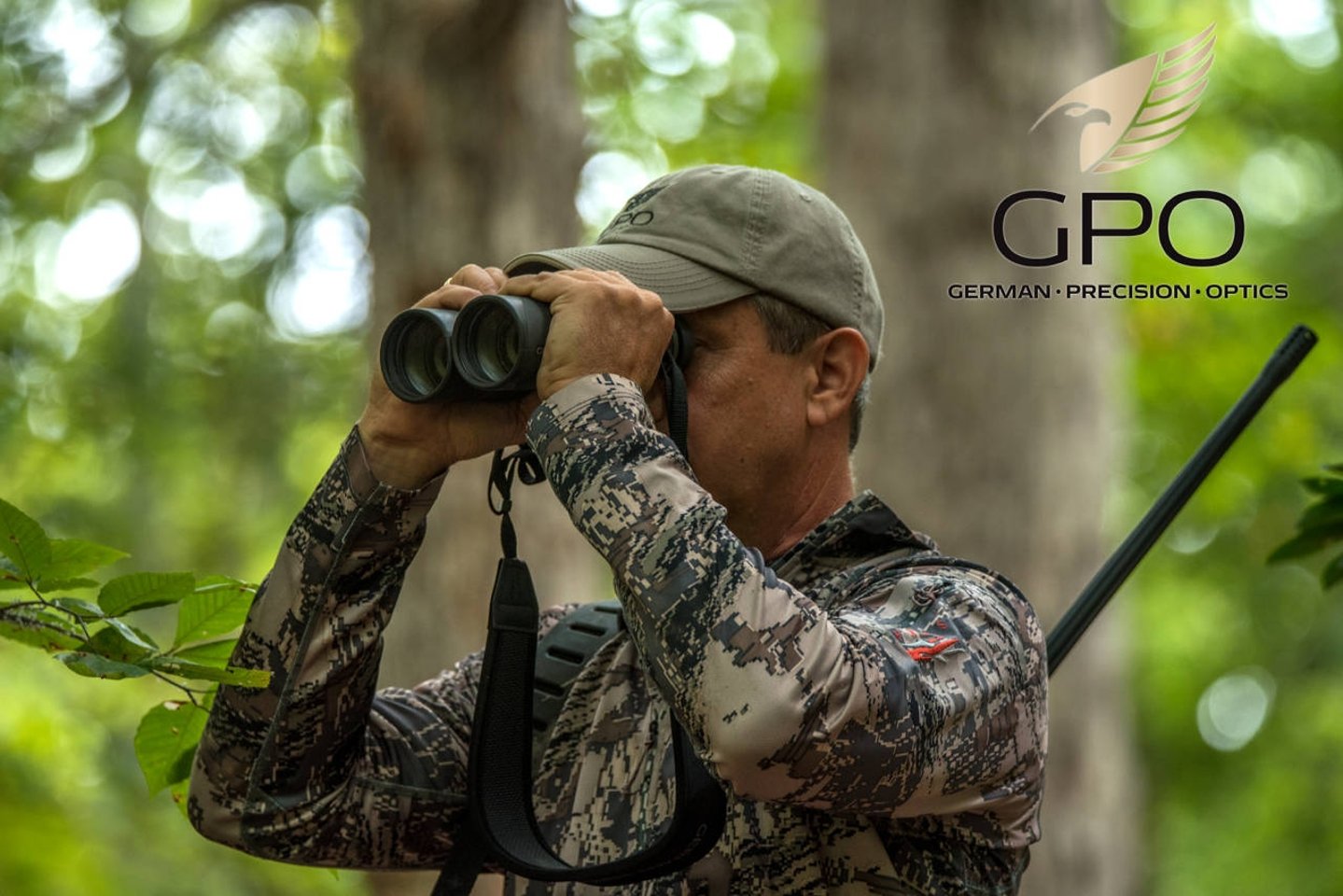GPO expandiert in Deutschland und Österreich und setzt auf AKAH als Vertriebspartner: Was steckt hinter German Precision Optics? Jäger mit GPO-Fernglas
