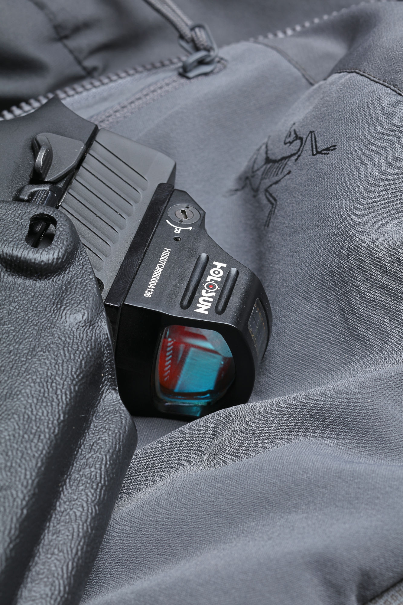 holosun: Das MRDS Holosun HS 507 C − mit der Energie der Sonne! Wir machten den Praxistest und setzten die Optik sogar bei IPSC Wettkämpfen ein.