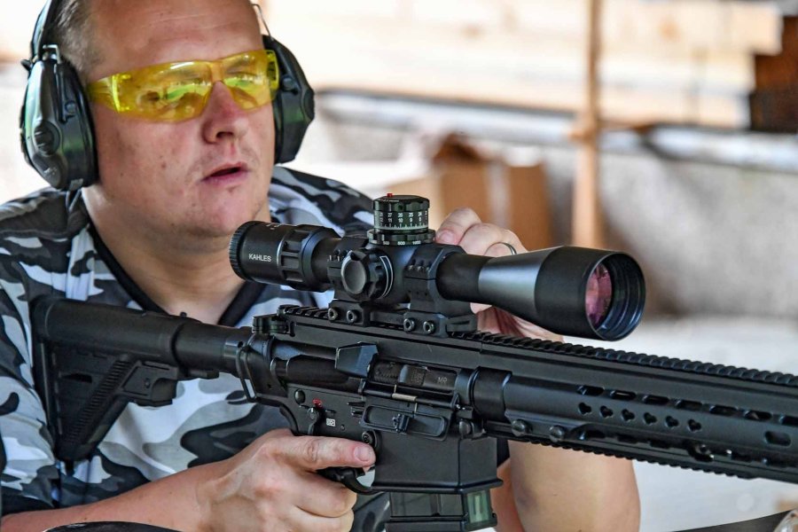 Das taktische Zielfernrohr KAHLES K525i 5-25x56i im Test KAHLES-K525i-taktisches-Zielfernrohr-Schiessstand.JPG