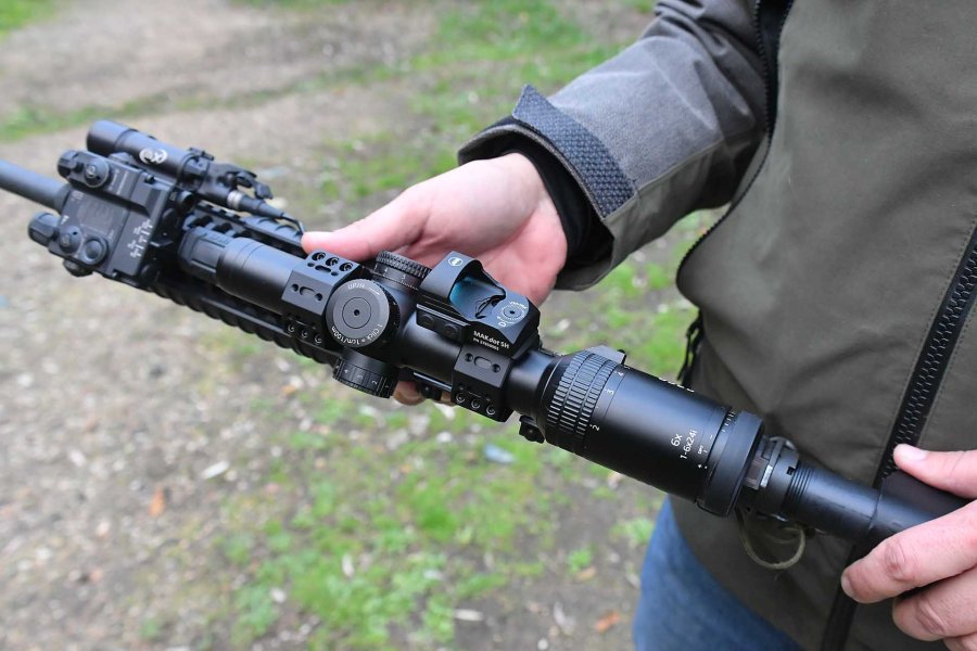 MAKpromont Montage und MAKdot SH Rotpunkt: Kombination für AR-Büchsen mit Zielfernrohren Das zusätzliche MAKdot SH Rotpunkt.