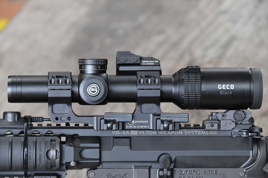 MAKpromont Montage und MAKdot SH Rotpunkt: Kombination für AR-Büchsen mit Zielfernrohren Linke Seite der AR-15-M4.