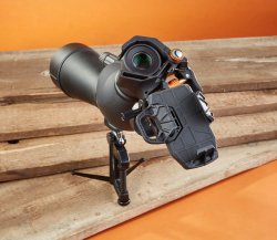 Ausprobiert: Das Spektiv Noblex 20-60x80 ED mit Smartphone-Adapter Celestron NexYZ Angebrachter Adapter ohne Smartphone.