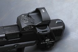 Blitzschnelle Lösung - Die Red Dot Aufschubmontage P-Lock von MAK  MAK P-Lock Montage von oben