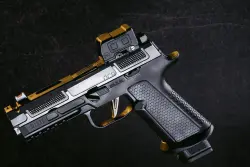 Primary Arms HTX-1 – Rotpunkt mit modularem Chassis-System, in Deutschland via Ferkinghoff International Primary Arms HTX-1 mit Bedienelementen.