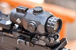 Sightmark Ultra Shot R-Spec und XT-3 Magnifier Der XT-3 Magnifier von Sightmark.