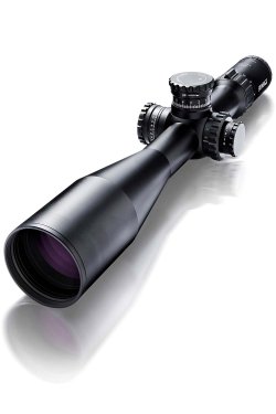 Steiner M5Xi 5-25x56: Deutsche Präzision im militärischen Gewand Produktfoto in 45-Grad-Nahaufnahme des Steiner M5Xi 5-25x56 Zielfernrohrs für militärische Scharfschützen.