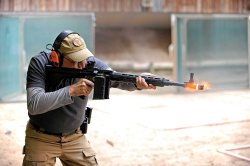 Die richtige Visierung für Langwaffen Manuelle Visierung auf Halbautomat bei einer Übung