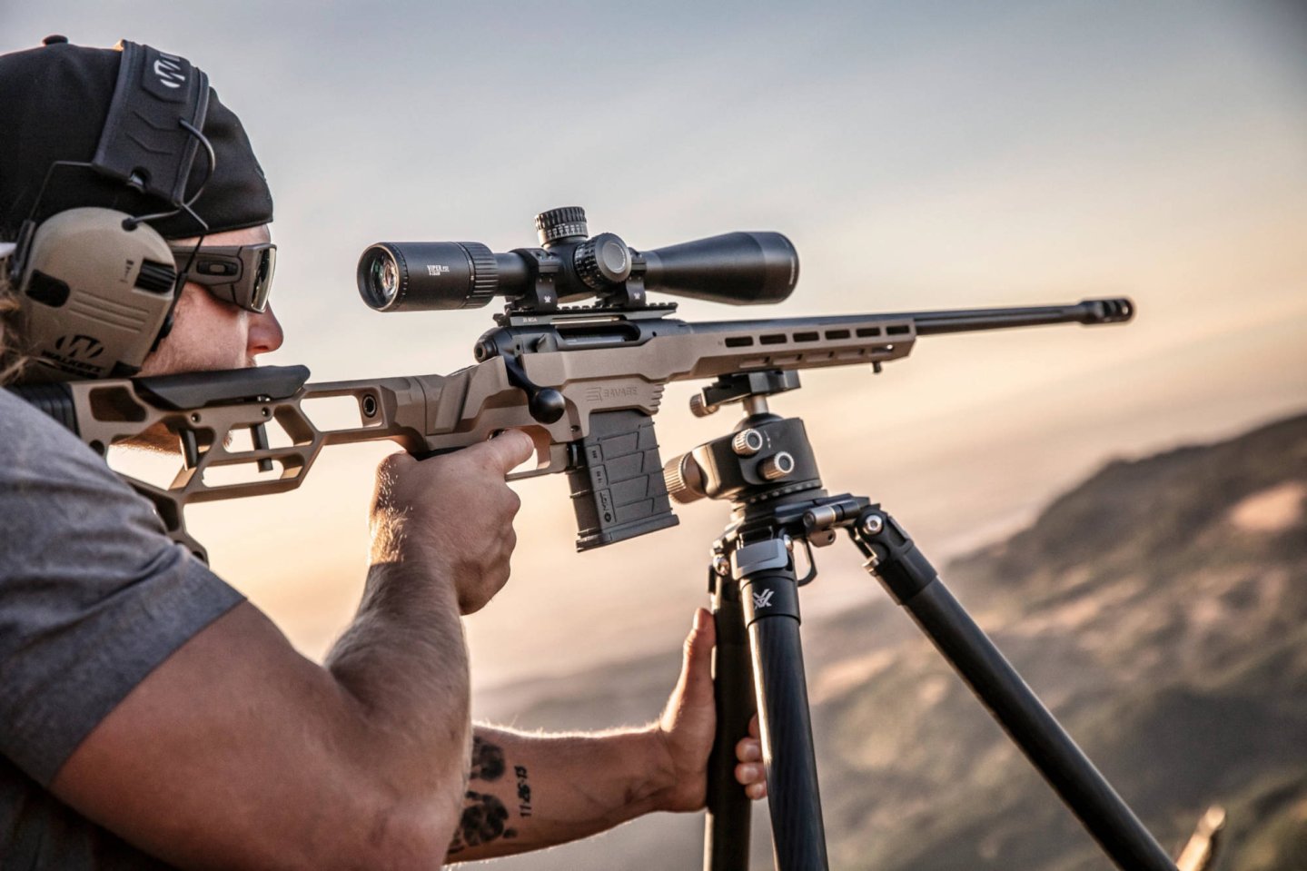 Vortex Optics Spitfire HD Gen II sowie andere Optiken und Zubehör für dynamischen und Long Range Sport Vortex Zielfernrohr und Waffe auf Vortex Dreibein