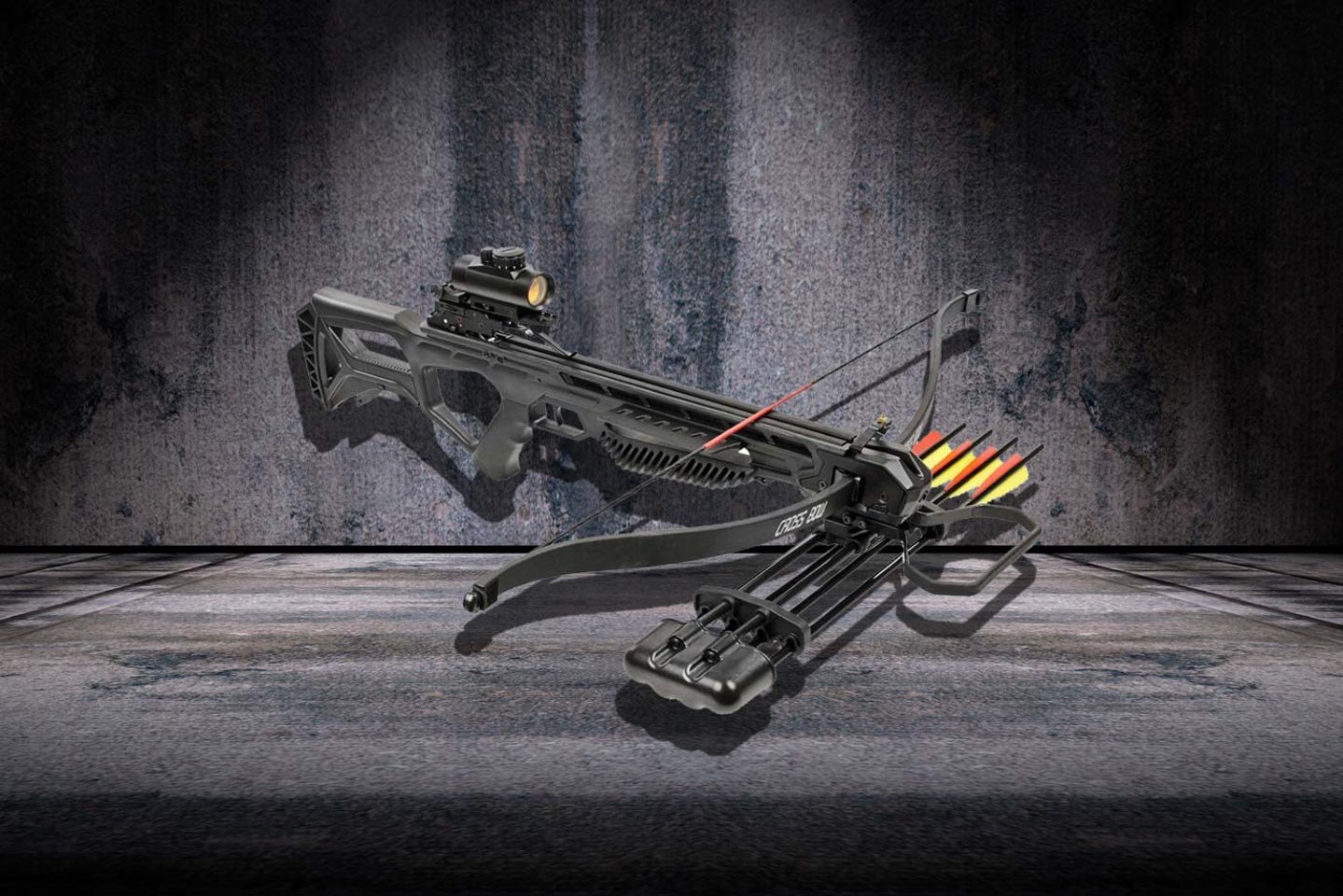 Ausrüstung fürs Armbrustschießen – Armbrustsport mit 4komma5 Recurve-Armbrust von Man Kung vor grauem Hintergrund.