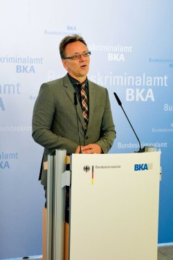 Bundeskriminalamt BKA: illegale Waffen aus dem Darknet Präsident des BKA Holger Münch zum Thema illegale Waffen aus dem Darknet