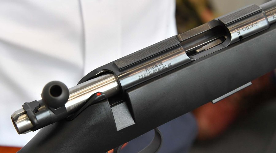 CZ 455 Varmint Synthetic Repetierbüchse mit justierbarem Abzug und Kastenmagazin