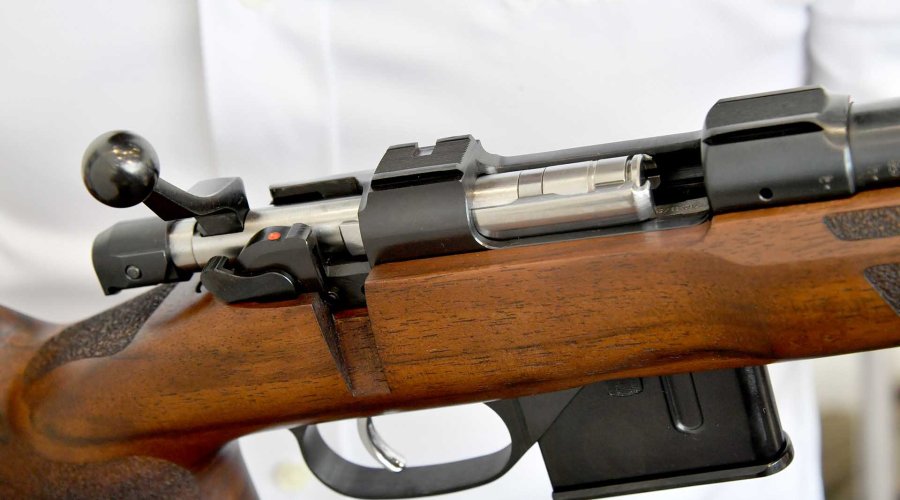Repetierbüchse CZ 527 Varmint MTR mit justierbarem Abzug und Kastenmagazin