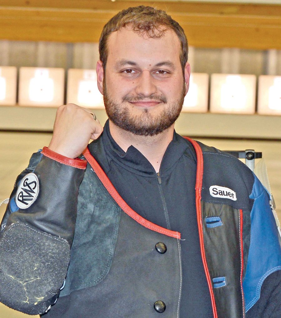 Daniel Brodmeier: Deutscher Meister 2016 Daniel Brodmeier mit Siegesfaust