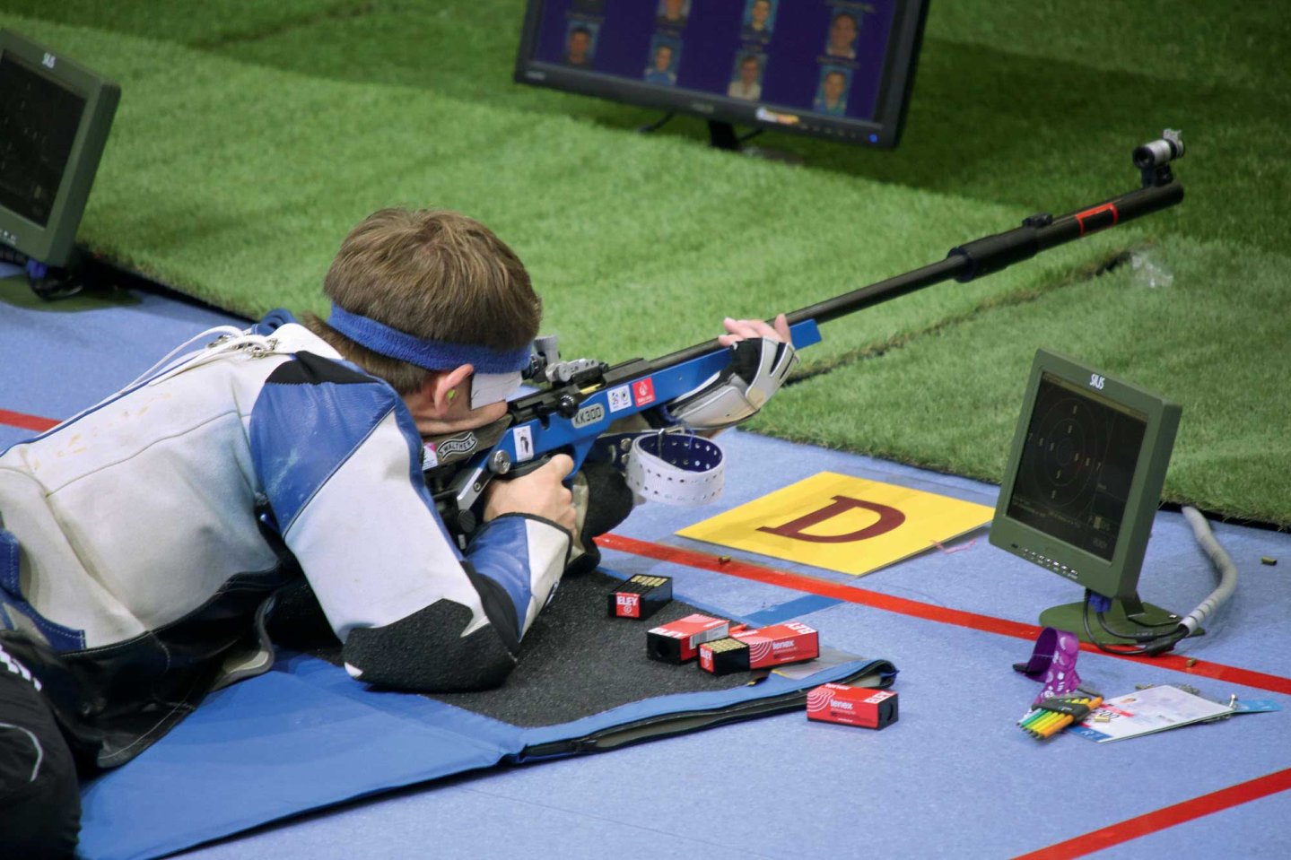 Interview mit Olympiasieger Henri Junghänel Henri Junghänel beim KK 50 Meter liegend.