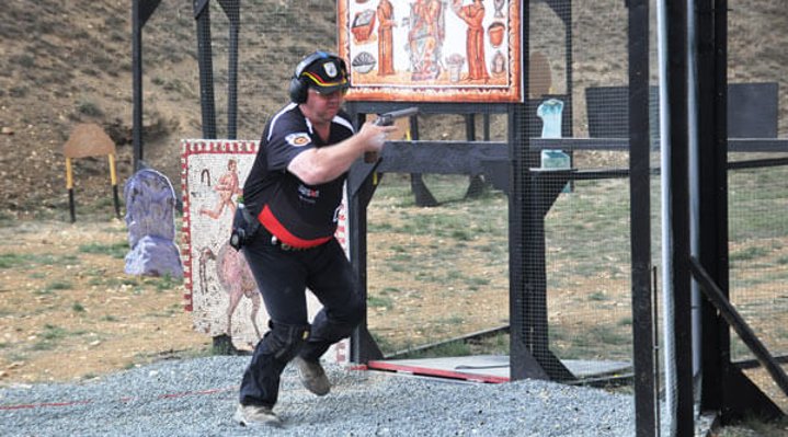 Günther Knaus mit dem Revolver bei der IPSC WM 2017