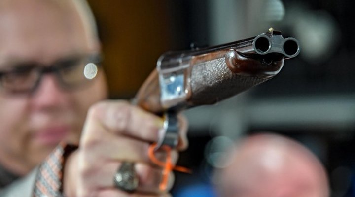 Blick in die Laufmündung der Pedersoli Howdah Pistole