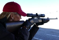 Schützin auf der Shooting Range