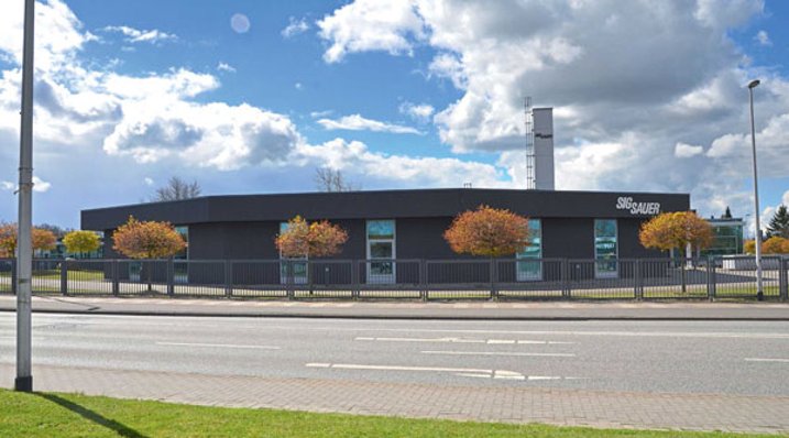 Gebäude der SIG Sauer Behördenabteilung von außen am Standort in Eckernförde